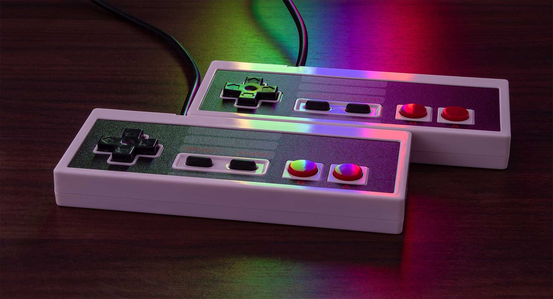 Zwei Retro-Controller