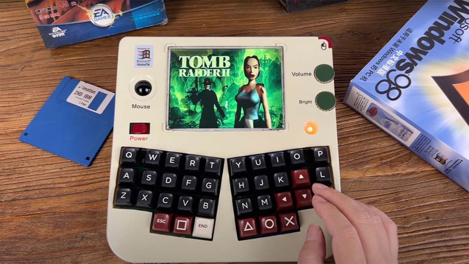 Modder baut Windows-98-Handheld